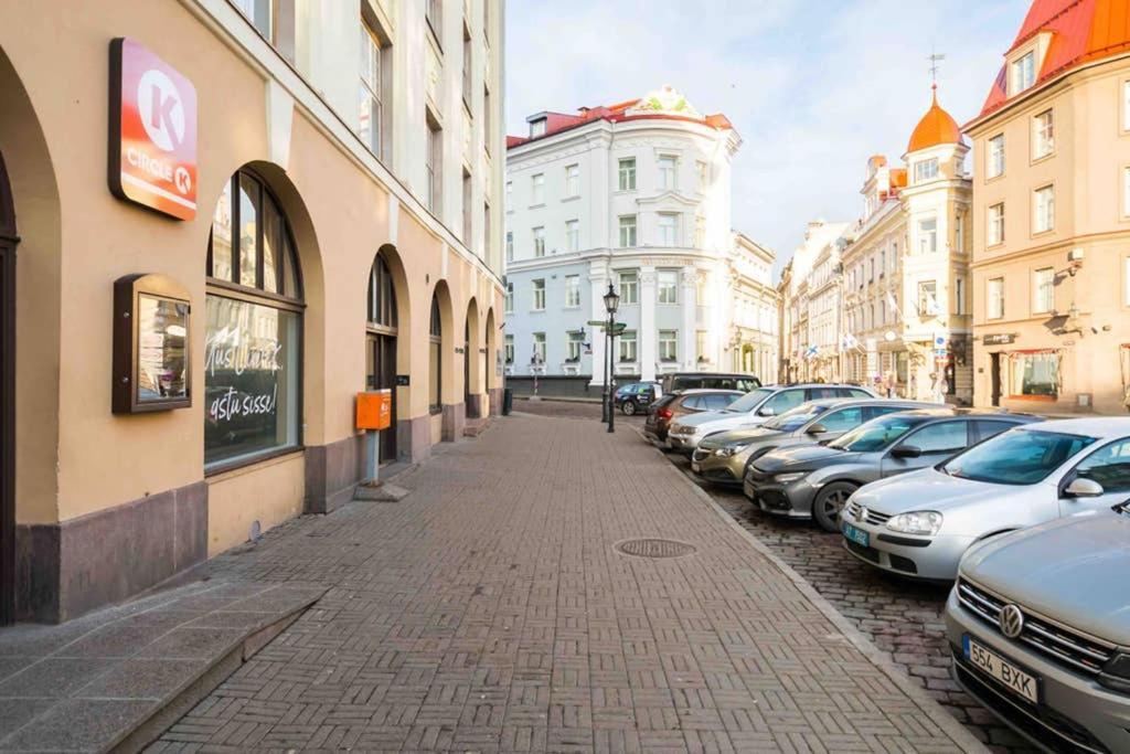 Апартаменты Best Location, Beautiful And Quiet Old Town Apt. Таллин Экстерьер фото